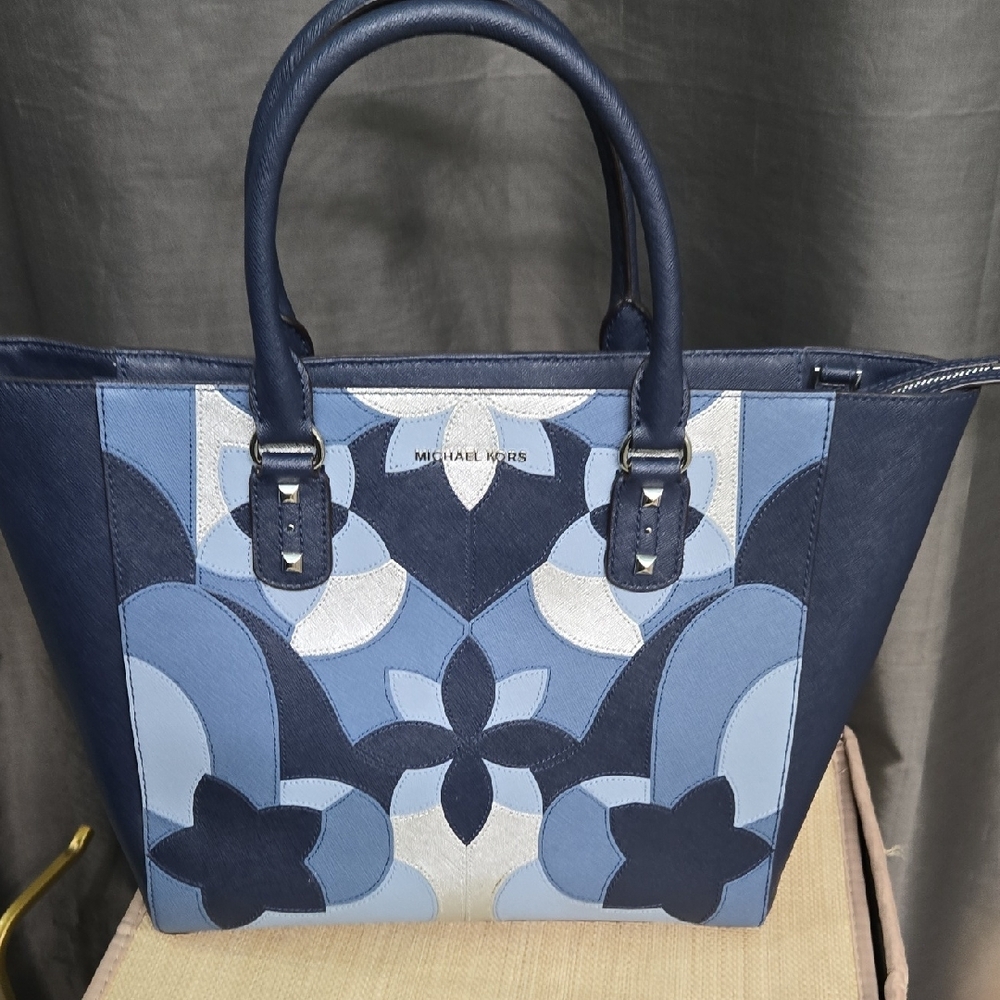 Michael Kors Blue  Patterned Tote EUC - Picture 9 of 16